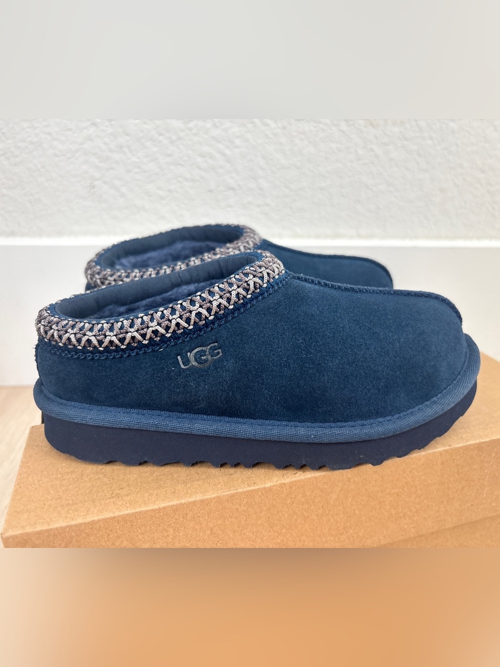 New in Box Ugg Kids Tasman